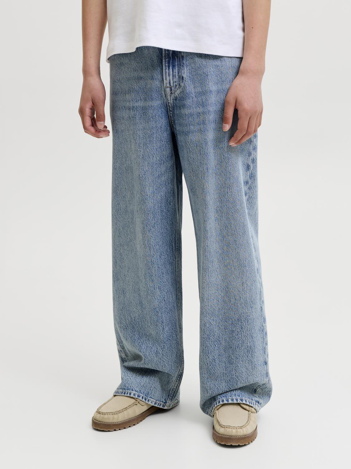 model_shot-front